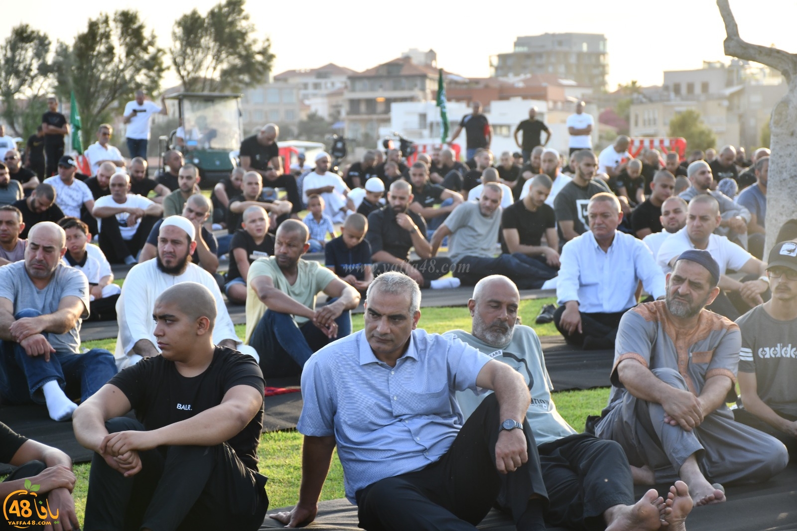 فيديو: أهالي يافا يؤدون صلاة عيد الأضحى المبارك في متنزه العجمي
